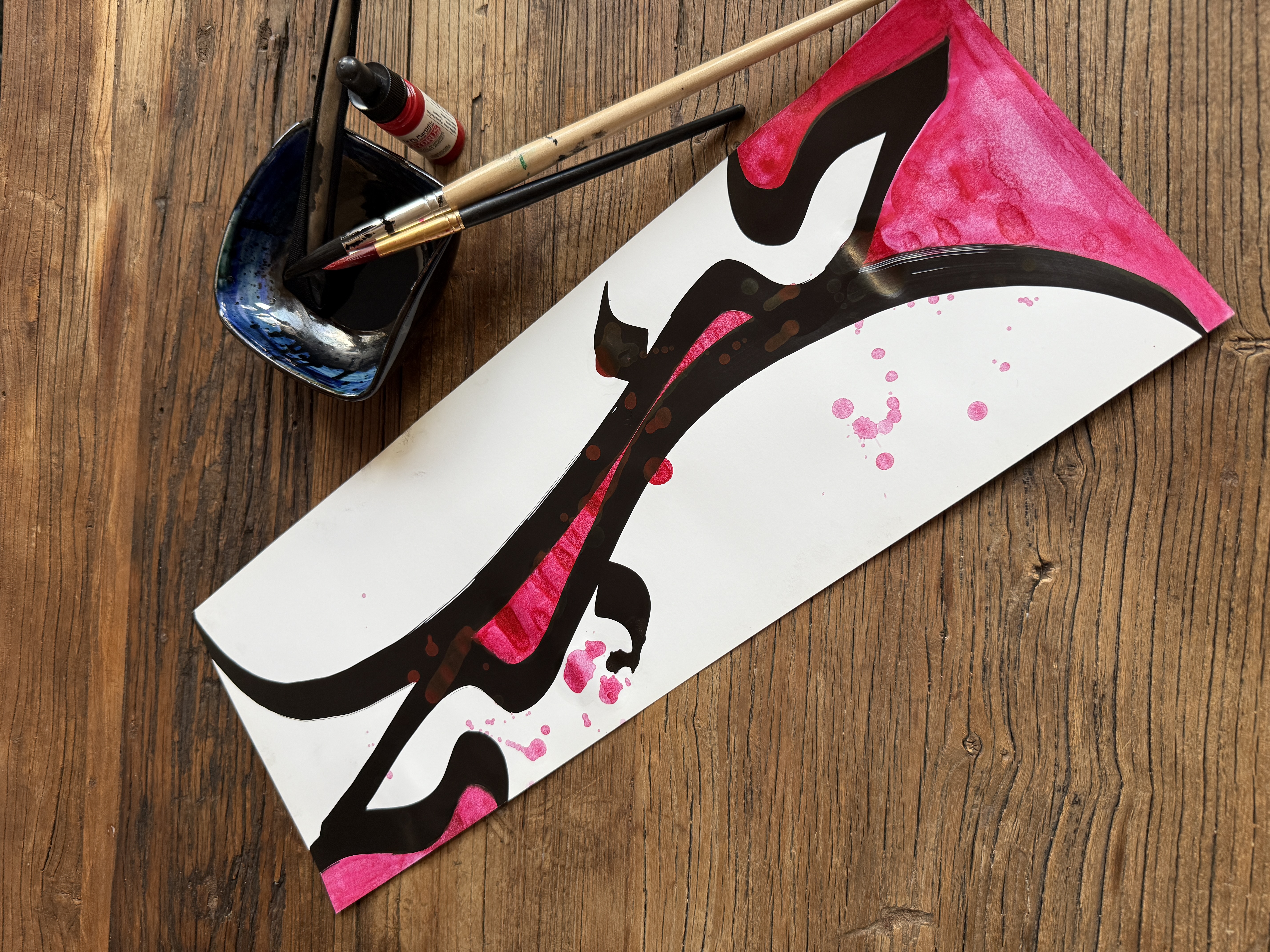 Freestyle calligraphy in black and magenta